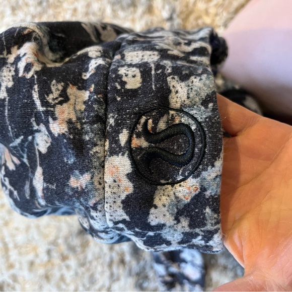 Lululemon Scuba Hoody - Picture 2 of 4